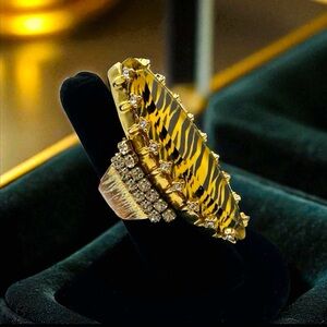 Vintage Betsey Johnson Gold Tone Zebra Stripe Crystal Hollywood Glam Ring Size 7